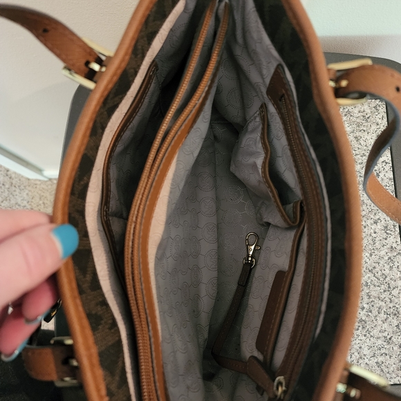 Michael Kors Purse - Picture 5 of 8